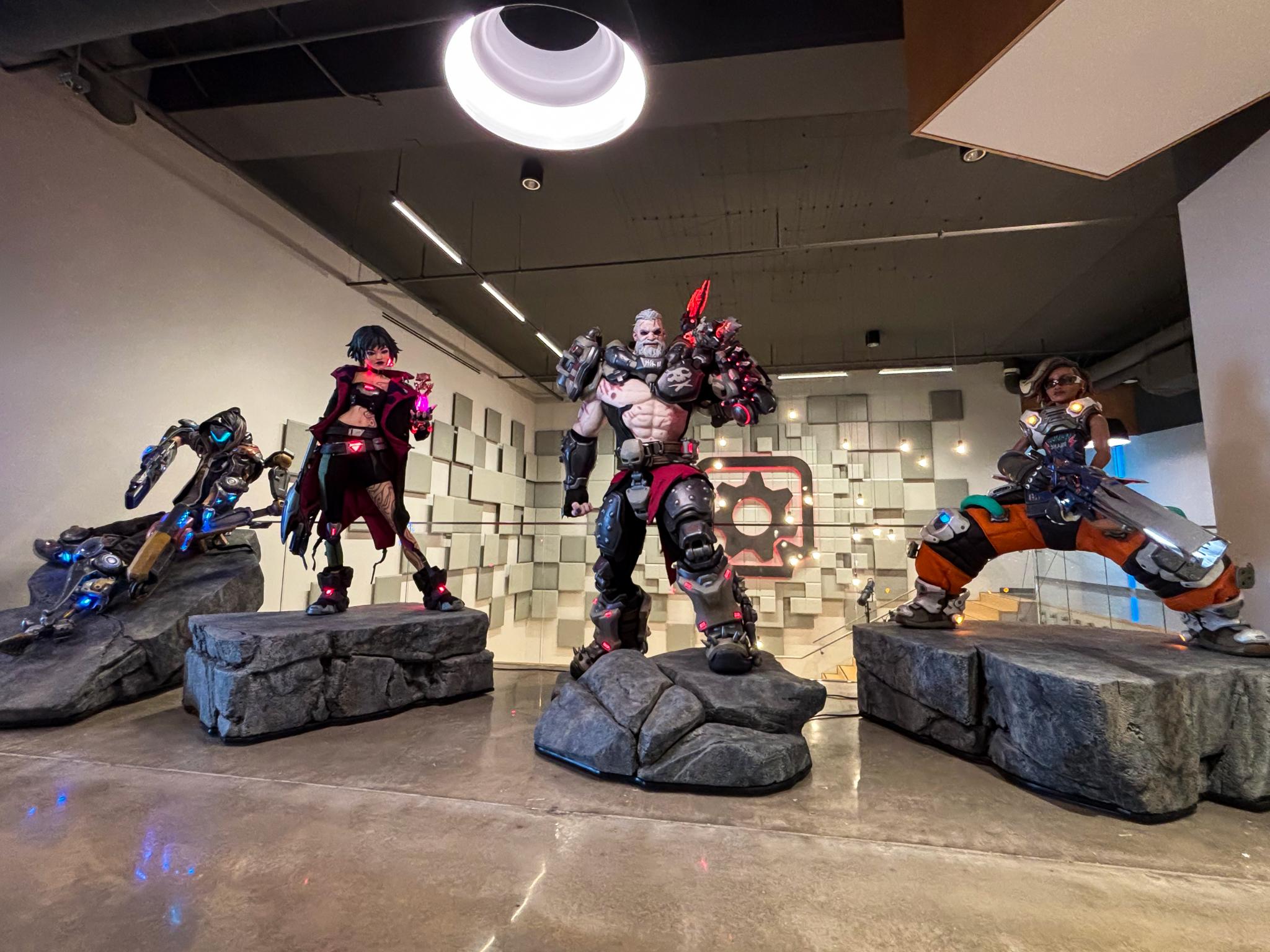 FullStatues 1